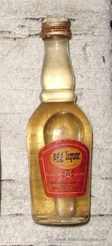Coleccionismo de vinos y licores: BOTELLIN EGG LIQUOR. LICOR DE HUEVO. DESTILERIA MOREY S. A. MALLORCA    RF-3869