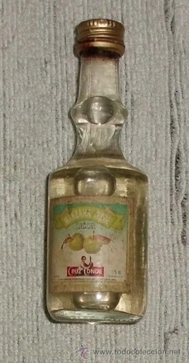 Coleccionismo de vinos y licores: BOTELLIN LICOR DE MANZANA VERDE. DESTILERIA CRUZ CONDE. CORDOBA    RF-3985