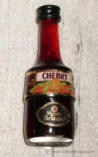 Coleccionismo de vinos y licores: BOTELLIN LICOR CHERRY. MARIE BRIZARD    RF-4011