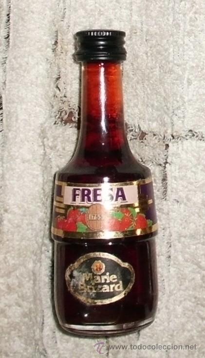 Coleccionismo de vinos y licores: BOTELLIN LICOR DE FRESA. MARIE BRIZARD    RF-4012