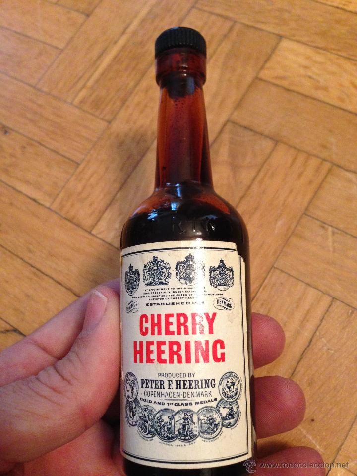 Collezionismo di vini e liquori: ANTIGUO BOTELLIN CHERRY HEERING KJOBENHAVN DENMARK