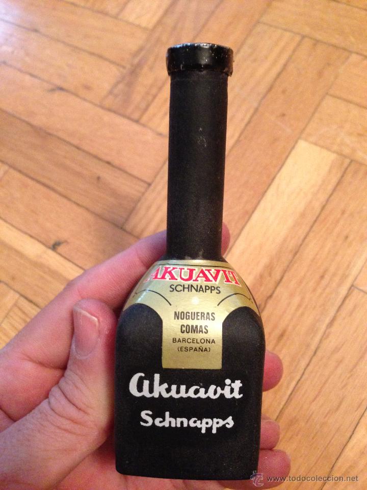Coleccionismo de vinos y licores: ANTIGUO BOTELLIN AKUAVIT SCHNAPPS NOGUERAS COMAS BARCELONA