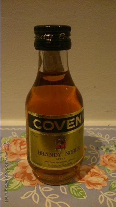 Coleccionismo de vinos y licores: BOTELLIN DE BRANDY NOBLE COVEN. DESTILERIAS COVEN S.A. SANTA FE DEL PENEDES, BARCELONA.