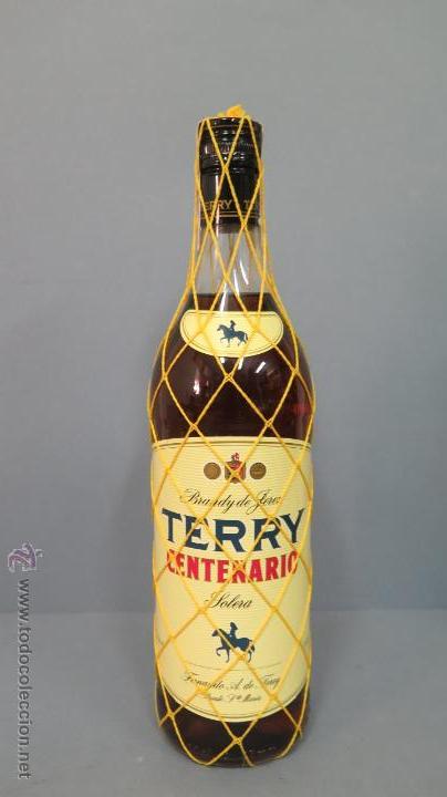Coleccionismo de vinos y licores: BOTELLA TERRY CENTENARIO. SOLERA. SIN ABRIR. PRECINTO - Foto 1
