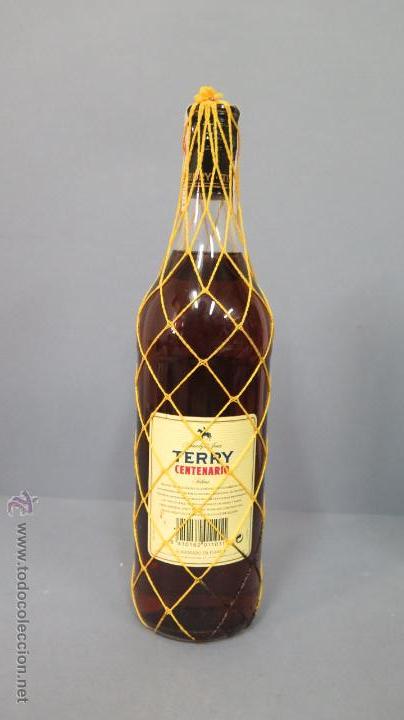 Coleccionismo de vinos y licores: BOTELLA TERRY CENTENARIO. SOLERA. SIN ABRIR. PRECINTO - Foto 3