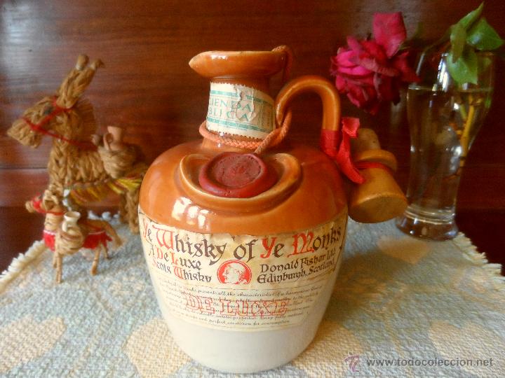 Coleccionismo de vinos y licores: WHISKY OF YE MONKS, JARRA DE CER&Aacute;MICA 0,75 L / 43&ordm;, SELLO IMPORTACI&Oacute;N, LACRADA, VINTAGE