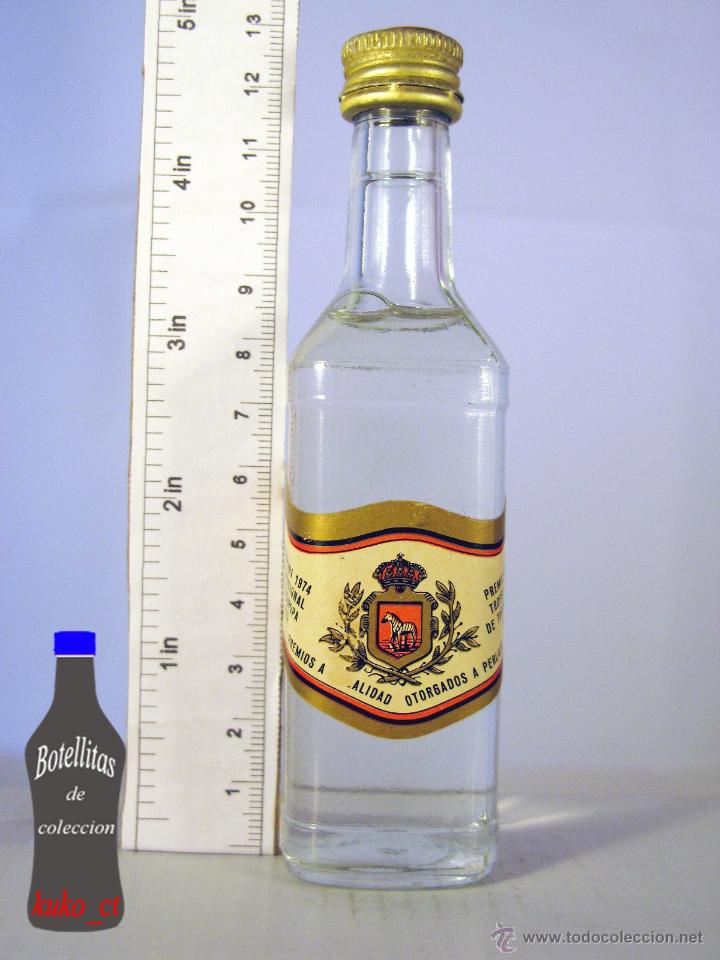Coleccionismo de vinos y licores: BOTELLITA BOTELLIN DE VINO PERLADO BODEGAS BLAZQUEZ CEBREROS ETIQUETA DE PREMIOS