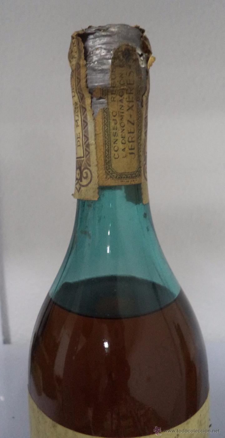 Coleccionismo de vinos y licores: BOTELLA BRANDY CASTILLO ORO. BODEGA CASTILLO BAQUERO. 80 CENTIMOS. - Foto 2