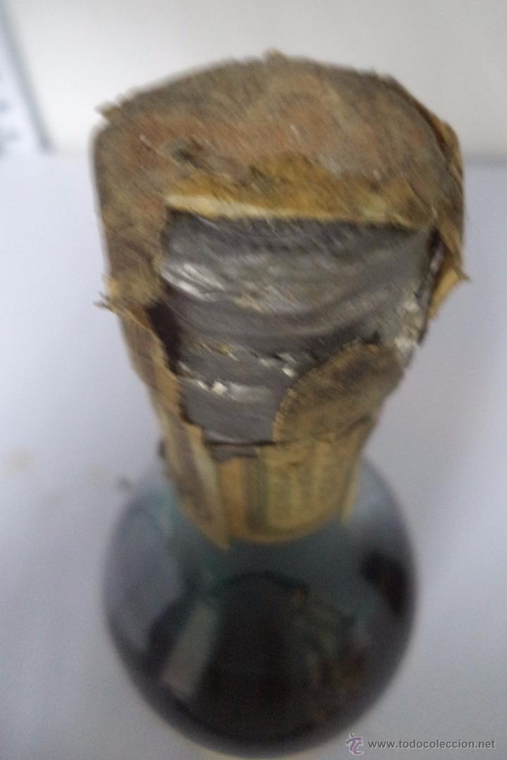 Coleccionismo de vinos y licores: BOTELLA BRANDY CASTILLO ORO. BODEGA CASTILLO BAQUERO. 80 CENTIMOS. - Foto 3