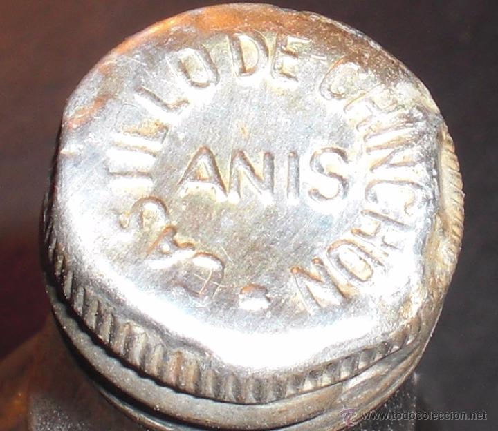 Coleccionismo de vinos y licores: Botella de anis castillo de chinchon. - Foto 2