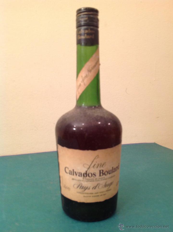Sammlung von Weinen und Lik&ouml;ren: Antigua Botella Calvados Boulard / Del A&ntilde;o 1970 De la Famosa Casa De Bellas Coquainvilliers Calvados