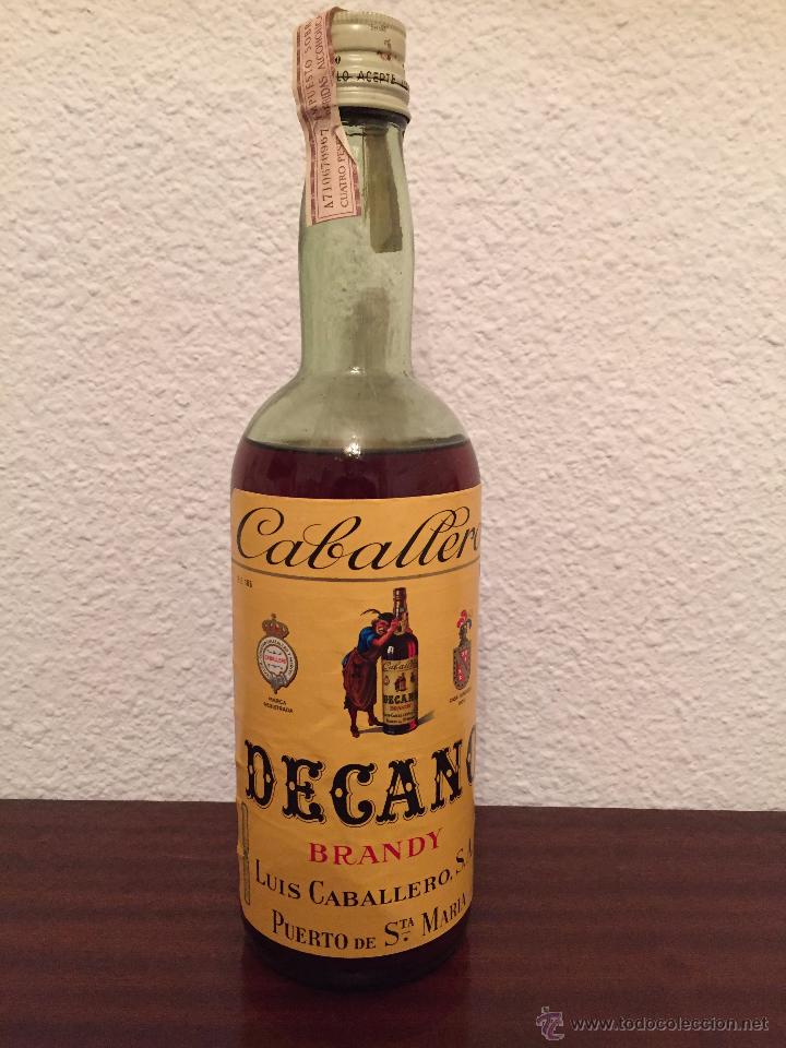 Coleccionismo de vinos y licores: BOTELLA SIN ABRIR DE BRANDY DECANO CABALLERO PUERTO DE SANTA MARIA TIMBRE 4 PESETAS MUY BUEN ESTADO