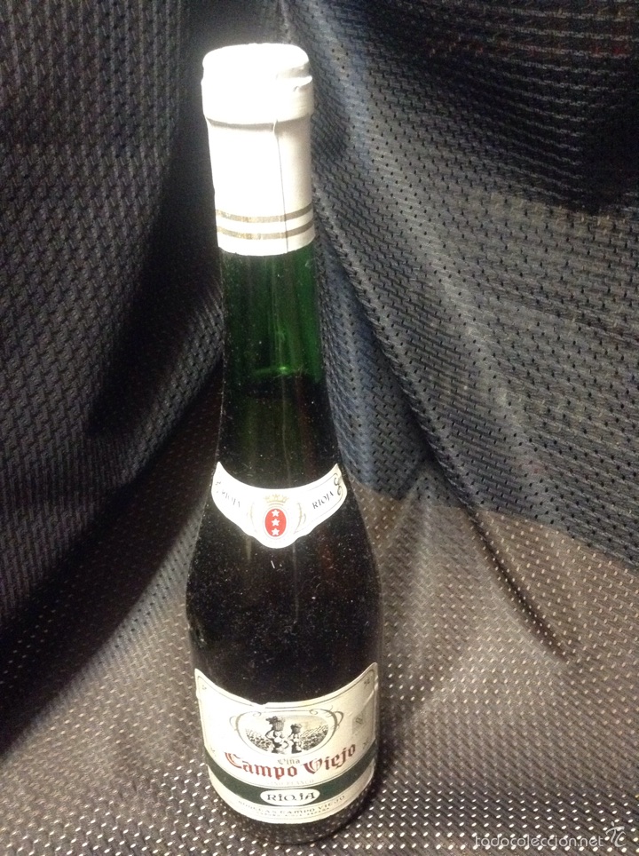 Collection of wines and liquors: Antigua Botella vino de rioja campo viejo - blanco