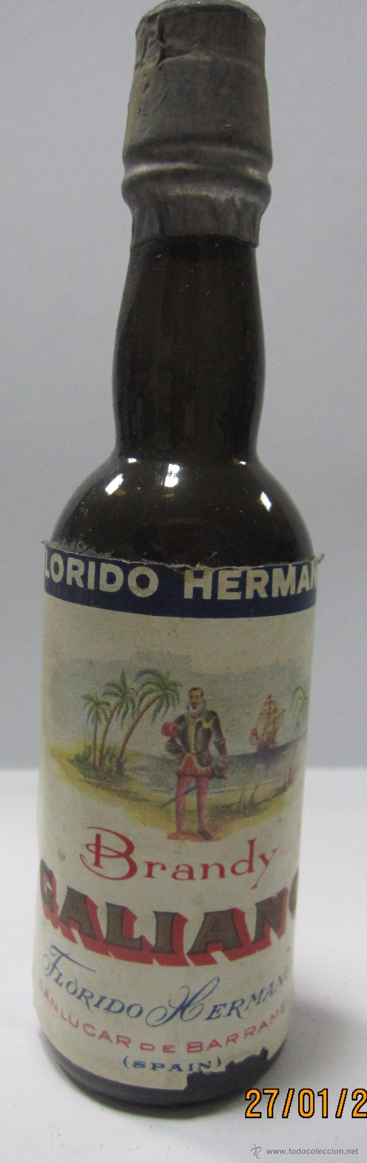 Coleccionismo de vinos y licores: BOTELLIN DE BRANDY GALIANO. FLORIDO HERMANOS. SANLUCAR DE BARRAMEDA.