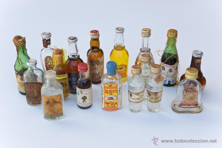 Coleccionismo de vinos y licores: Lote 17 Botellines Antiguos. Gin, Whisky, Licor, Anis, etc. A&ntilde;os 60 y 70 Botellin Minibotella.