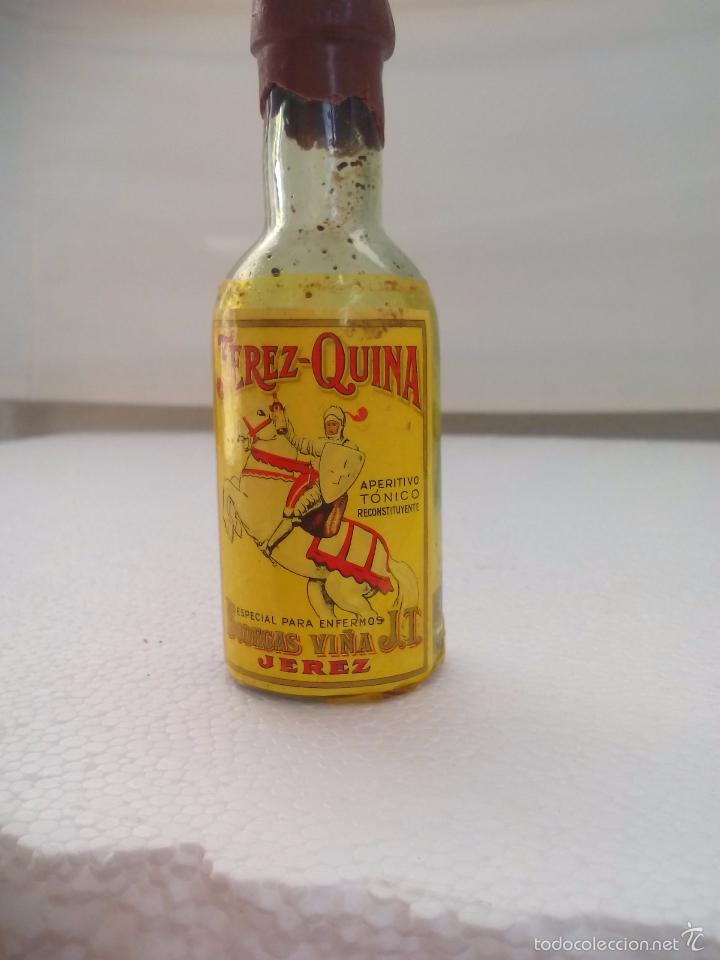 Coleccionismo de vinos y licores: Jerez-Quina para enfermos Bodegas Vi&ntilde;a J.T. MINI BOTELLA. BOTELLIN MINIATURA BOTELLITA. MINIBOTELLA.