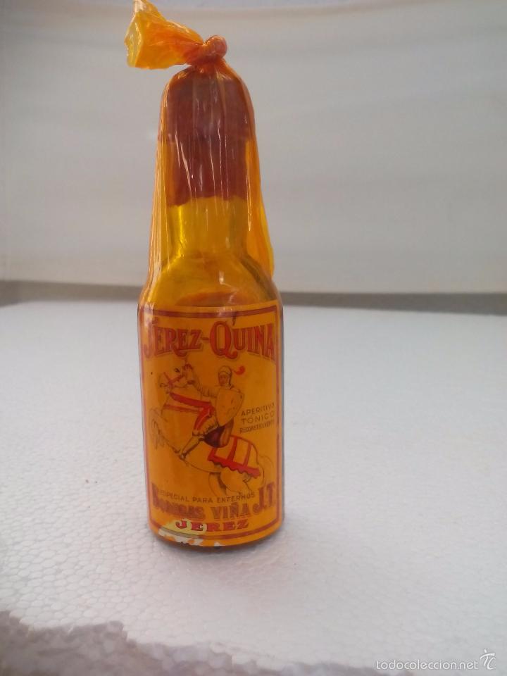 Coleccionismo de vinos y licores: Jerez Quina para enfermos bodegas J.T. MINI BOTELLA. BOTELLIN MINIATURA BOTELLITA. MINIBOTELLA.