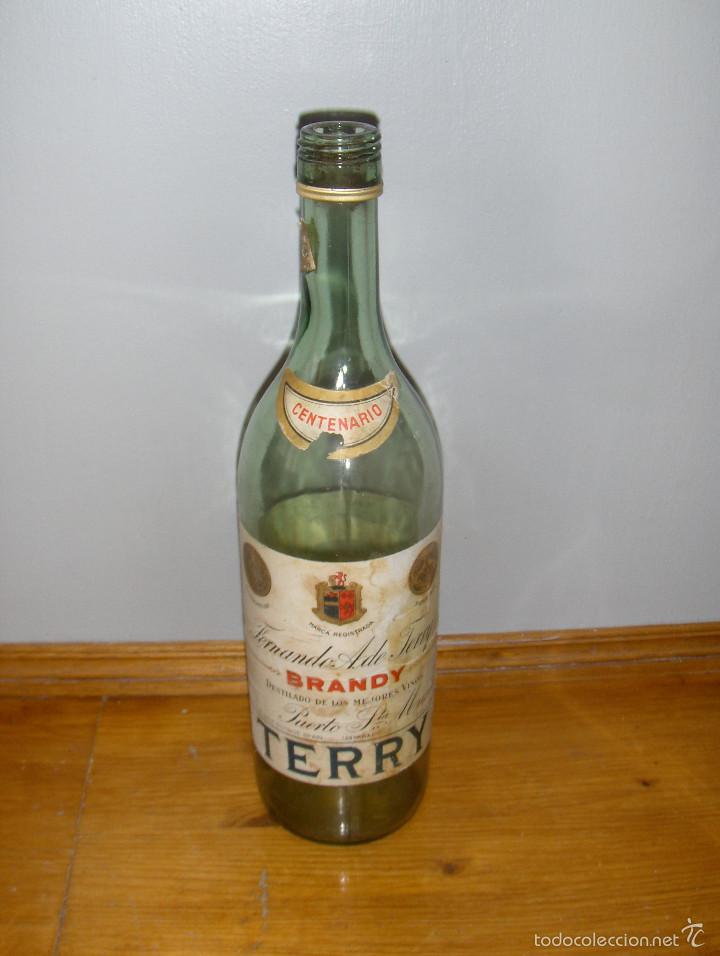 Sammlung von Weinen und Lik&ouml;ren: BOTELLA DE BRANDY TERRY, FERNANDO A DE TERRY. PUERTO DE SANTA MARIA.
