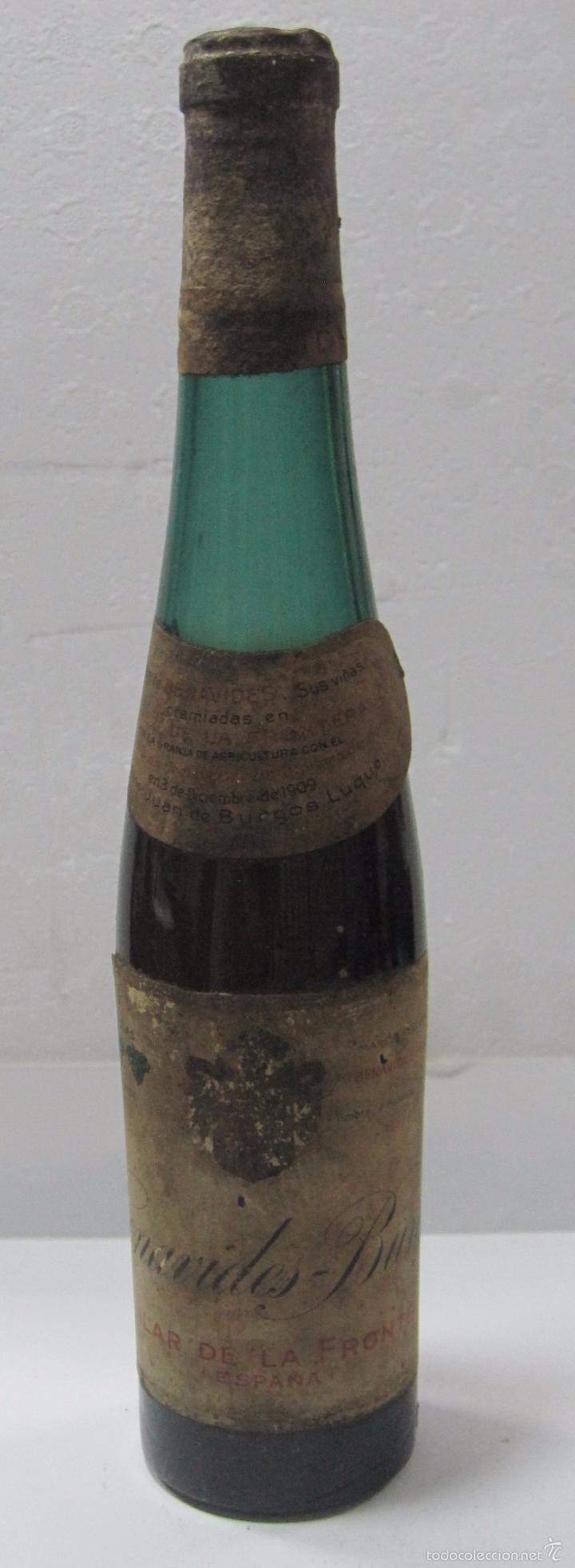 Collection of wines and liquors: BOTELLA DE VINO BENAVIDES-BURGOS. AGUILAR DE LA FRONTERA. 29 CM DE ALTO.