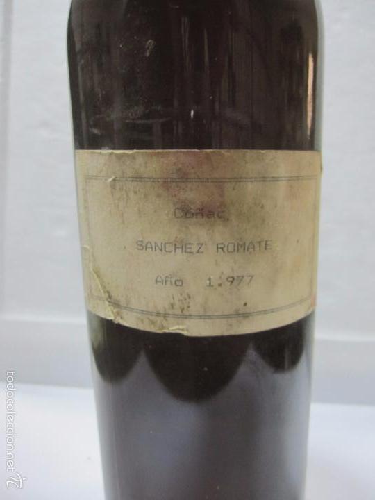 Coleccionismo de vinos y licores: BOTELLA DE CO&Ntilde;AC SANCHEZ ROMATE. A&Ntilde;O 1977. - Foto 2