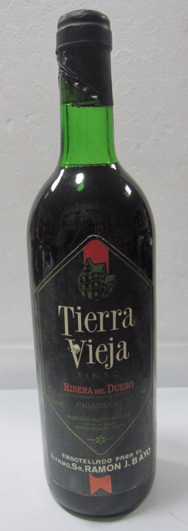 Collection of wines and liquors: BOTELLA VINO TINTO TIERRA VIEJA. RIBERA DEL DUERO. CRIANZA&acute;89. BODEGAS VALDELLANOS. ARANDA DE DUERO.