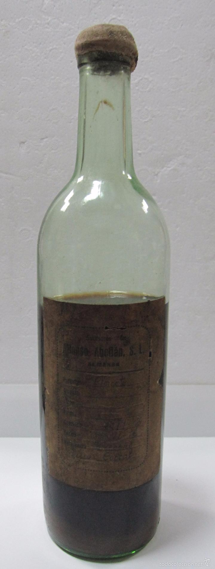 Collection of wines and liquors: BOTELLA DE CLARETE VINO CORRAL. ALMANSA. ALBACETE. 3/4 LLENADO.