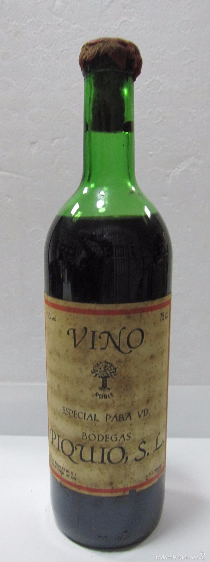 Collection of wines and liquors: BOTELLA DE VINO ESPECIAL PARA VD. ROBLE. BODEGAS PIQUIO. CANTABRIA. 29 CM DE ALTO.
