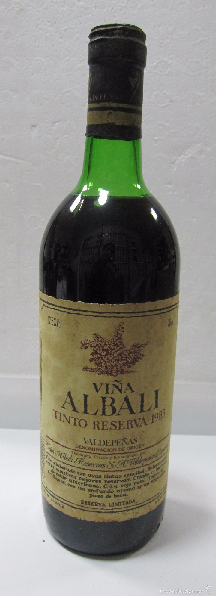 Collection of wines and liquors: BOTELLA DE VINO TINTO RESERVA 1983. VI&Ntilde;A ALBALI. VALDEPE&Ntilde;AS.