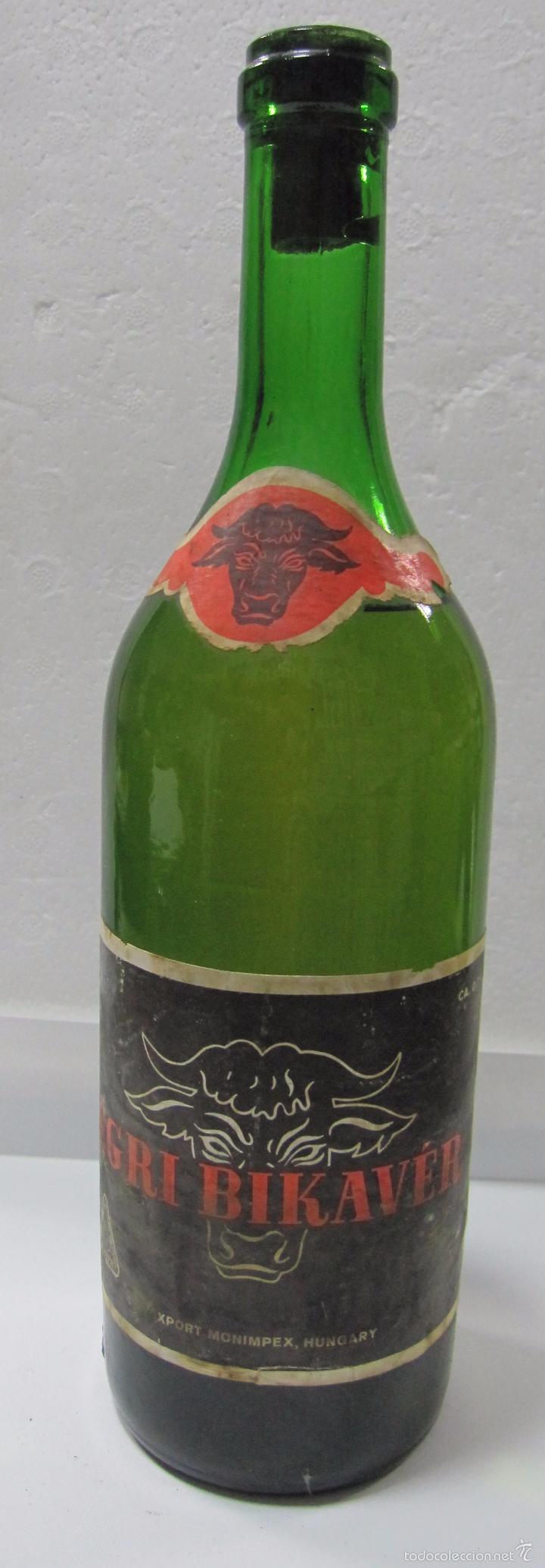 Collection of wines and liquors: BOTELLA DE EGRI BIKAV&Eacute;R. XPORT MONIMPEX. HUNGRIA. 28 CM DE ALTO.