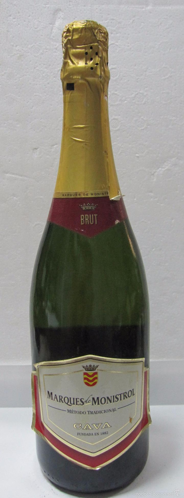 Collection of wines and liquors: BOTELLA DE CAVA. BRUT. MARQUES DE MONISTROL. SANT SADURNI D&acute;ANOIA. BARCELONA. 32 CM DE ALTO.