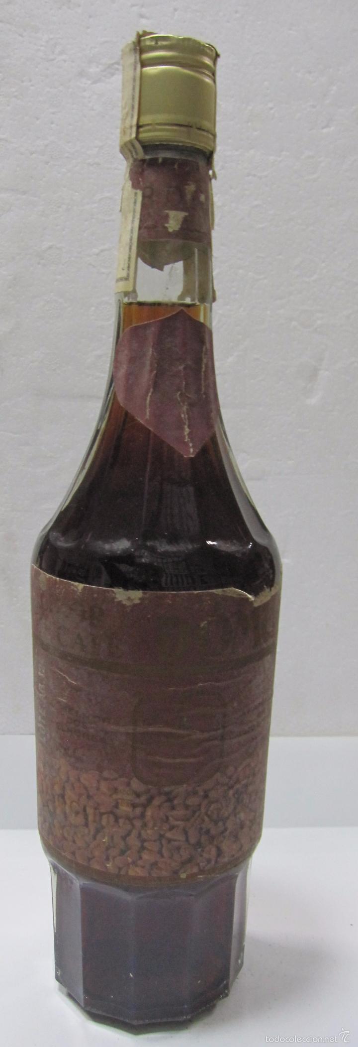 Sammlung von Weinen und Lik&ouml;ren: BOTELLA DE LICOR DE CAFE. DOMUZ. PORTUGAL. 32 CM DE ALTO
