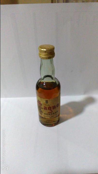 Sammlung von Weinen und Lik&ouml;ren: BOTELL&Iacute;N BRANDY MAGNO. BODEGA OSBORNE. PUERTO DE SANTA MAR&Iacute;A.