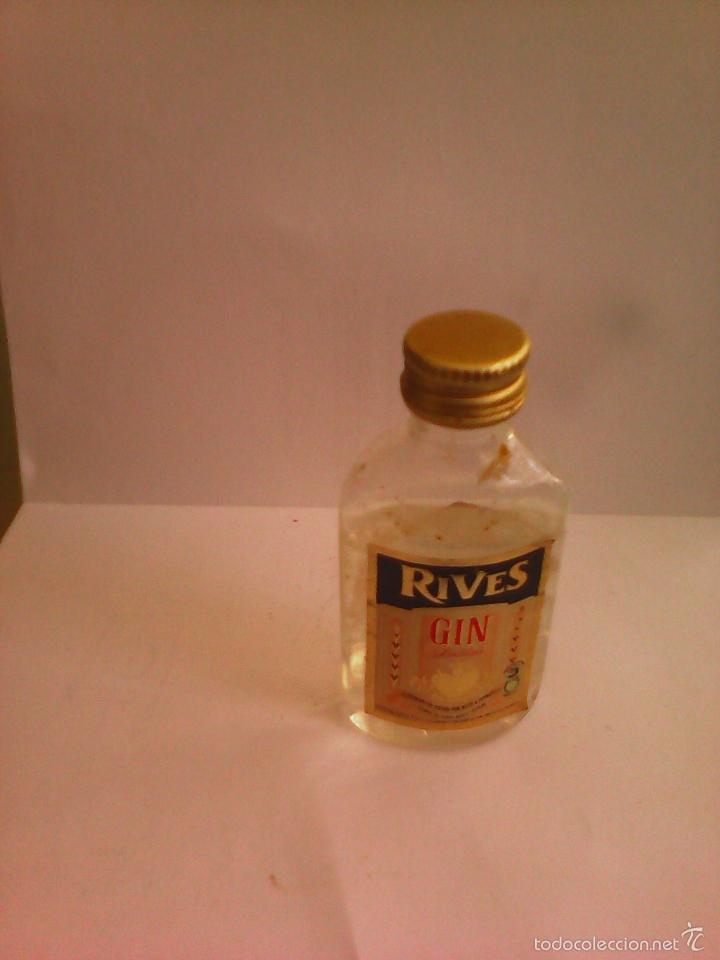 Coleccionismo de vinos y licores: GINEBRA RIVES.