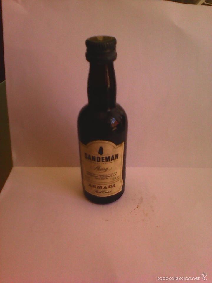 Sammlung von Weinen und Lik&ouml;ren: BOTELLIN SHERRY SANDEMAN. ARMADA.