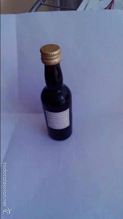 Sammlung von Weinen und Lik&ouml;ren: BOTELLIN RECUERDO REUNION FAMILIAR. 1999. JEREZ.