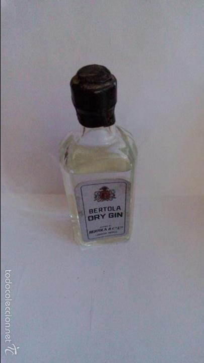 Coleccionismo de vinos y licores: BOTELLIN GINEBRA BERTOLA. BERTOLA & C&ordm; LTD.
