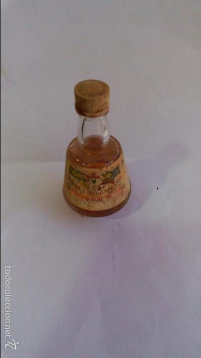Coleccionismo de vinos y licores: BOTELLIN AMARO MONTENEGRO. ITALIA.