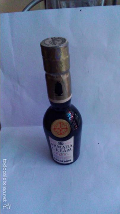 Coleccionismo de vinos y licores: BOTELLIN OLOROSO SHERRY. SANDEMAN. JEREZ.
