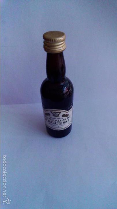 Coleccionismo de vinos y licores: BOTELLIN MANZANILLA LAS MEDALLAS DE ARG&Uuml;ESO. HEREDEROS DE ARG&Uuml;ESO S.A. SANLUCAR DE BARRAMEDA.