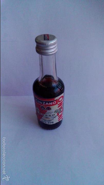 Coleccionismo de vinos y licores: BOTELLIN CINZANO ROSSO. ITALIA.