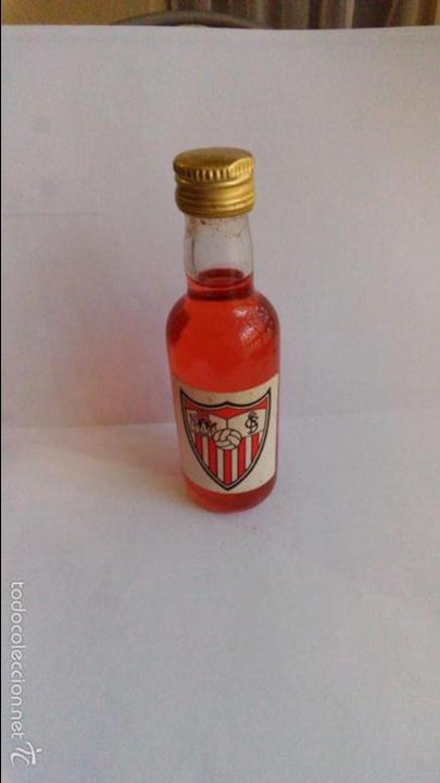 Coleccionismo de vinos y licores: BOTELLIN SEVILLA FC.