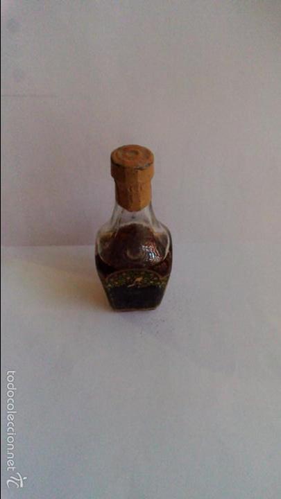 Coleccionismo de vinos y licores: BOTELLIN CREMA DE LIMA. JEREZ.