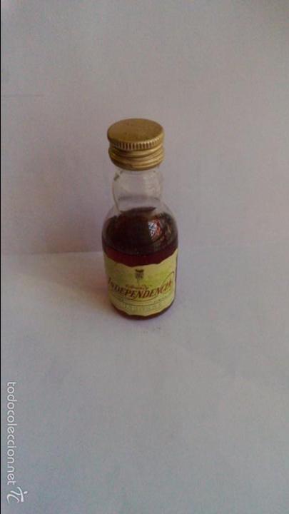 Coleccionismo de vinos y licores: BOTELLIN BRANDY INDEPENDENCIA.OSBORNE.