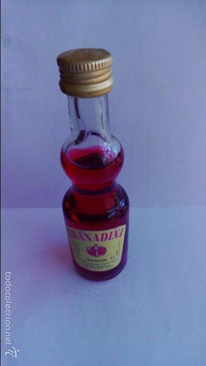 Coleccionismo de vinos y licores: BOTELLIN GRANADINA ILUSION.PUNTA AMEZUA S.L. TOLEDO.