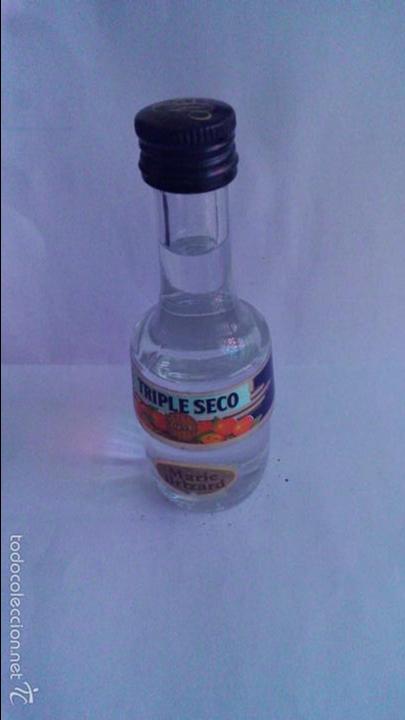 Coleccionismo de vinos y licores: BOTELLIN TRIPLE SECO. MARIE BRIZARD.