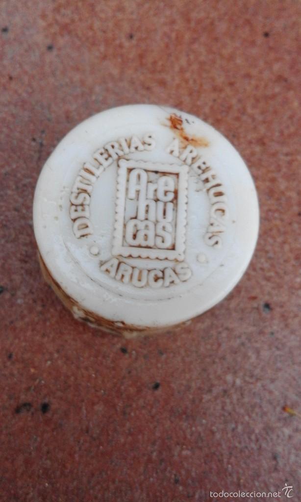 Coleccionismo de vinos y licores: Antiguo tap&oacute;n de rosca de pl&aacute;stico de botella de Ron Arehucas Arucas Canarias Destiler&iacute;as a&ntilde;os 80