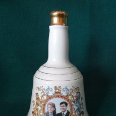 Coleccionismo de vinos y licores: BELL,S SCOTCH WHISKY. PORCELAIN DECANTER. COMMEMORATIVE. 1986 WESTMINSTER ABBEY. MARIAGE ANDREW . Lote 63883575