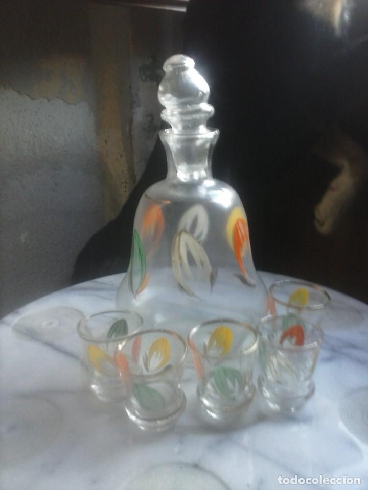 Coleccionismo de vinos y licores: BOTELLA LICOR Y CHUPITOS - CRYSTAL . - Foto 1