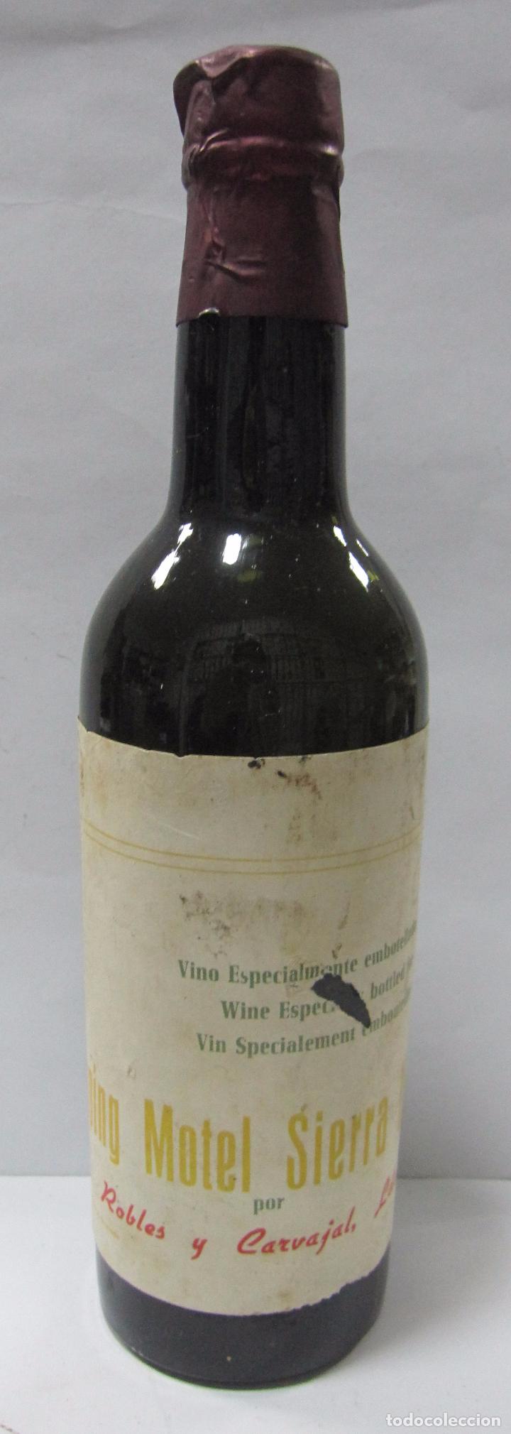 Coleccionismo de vinos y licores: BOTELLA DE MUESTRA ESPECIALMENTE EMBOTELLADO PARA CAMPING SIERRA NEVADA. ROBLES Y CARVAJAL. VAC&Iacute;A