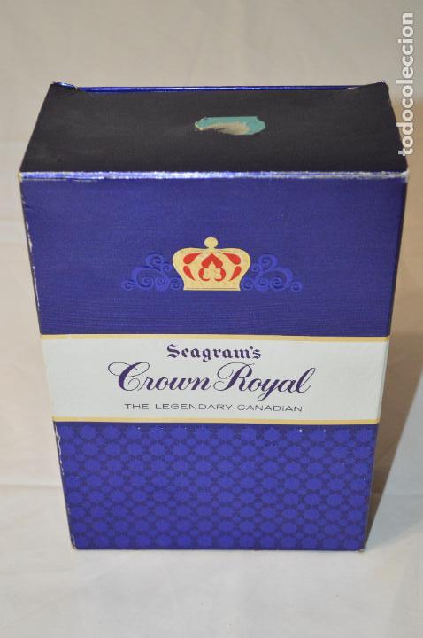 Coleccionismo de vinos y licores: Whisky canadiense Crown Royal de luxe. Seagram's. A&ntilde;o 1967. 1.14 litros. romanjuguetesymas.